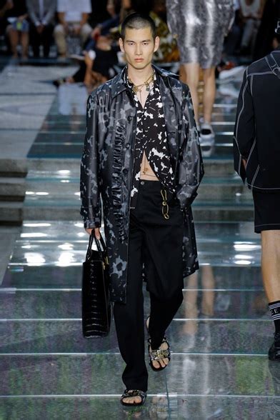 versace sfilata uomo 2019|Versace Men's Spring 2019 .